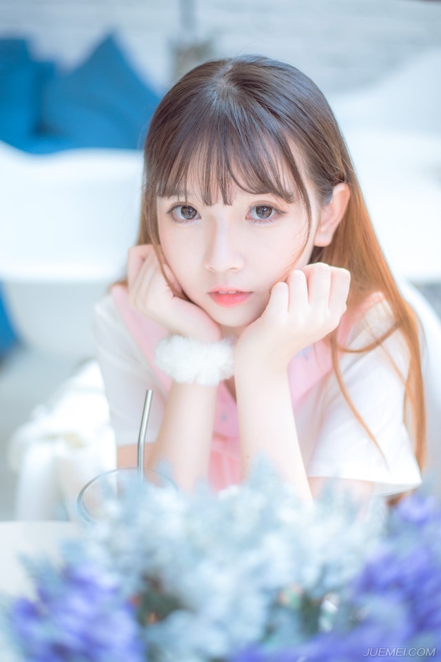 当你穿上了爱情的婚纱，我也披上了和尚的袈裟……